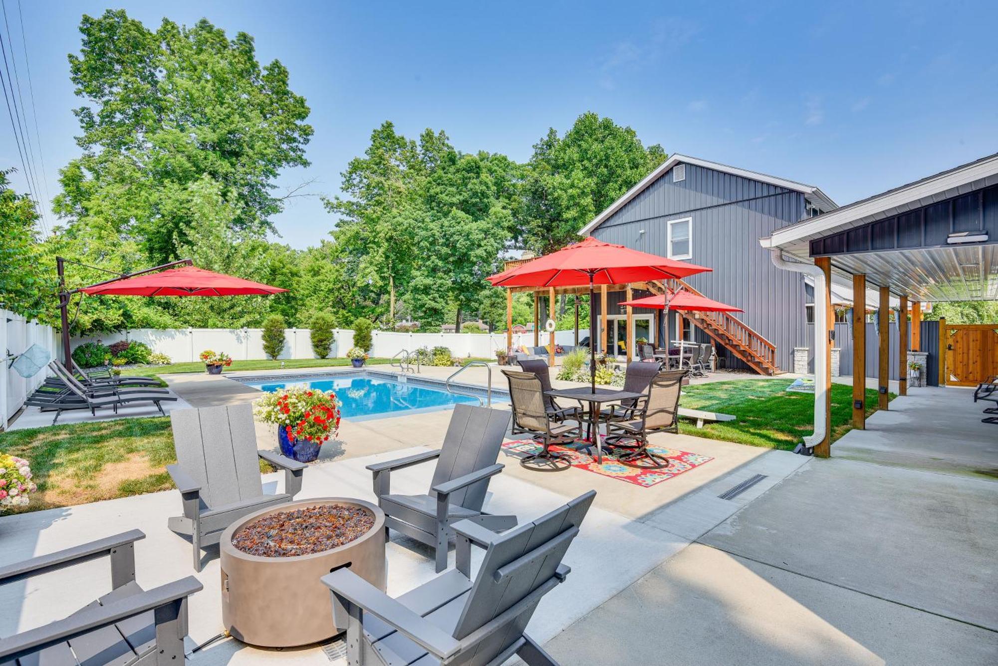Benton Harbor Apt With Balcony And Shared Fire Pit Exterior photo