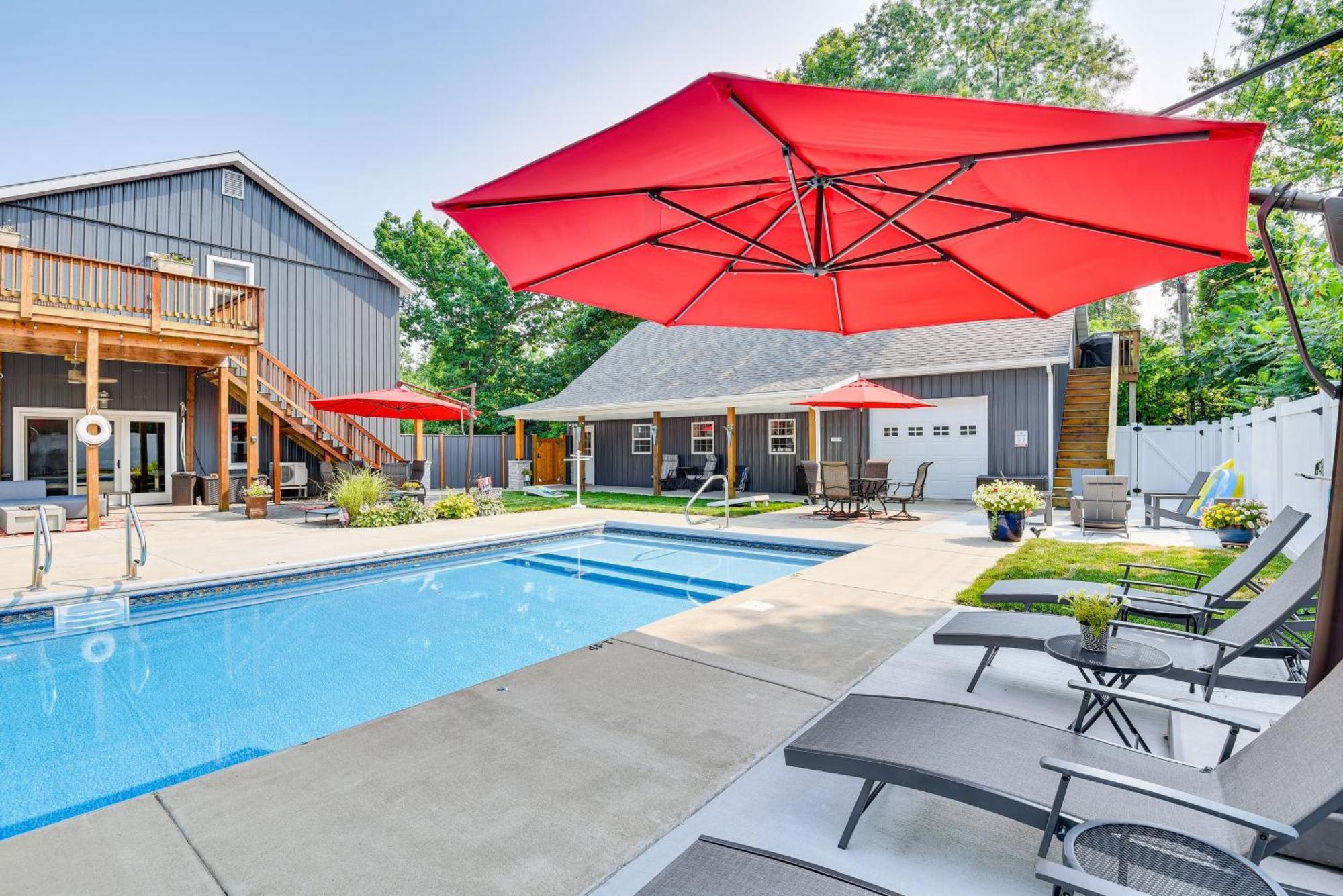 Benton Harbor Apt With Balcony And Shared Fire Pit Exterior photo